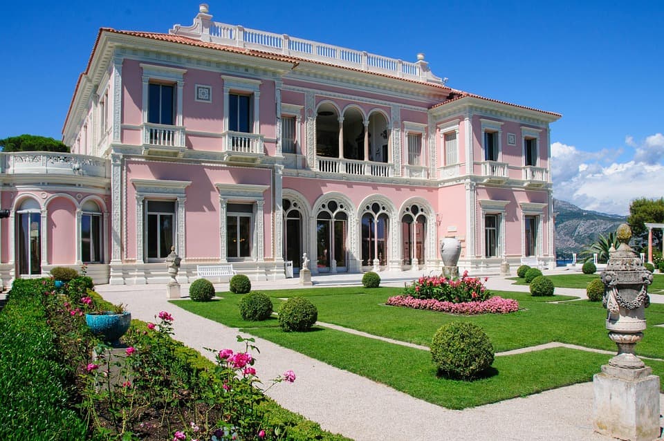 A cozy pink villa.