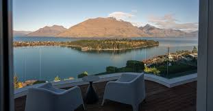 unique cliff lodge
