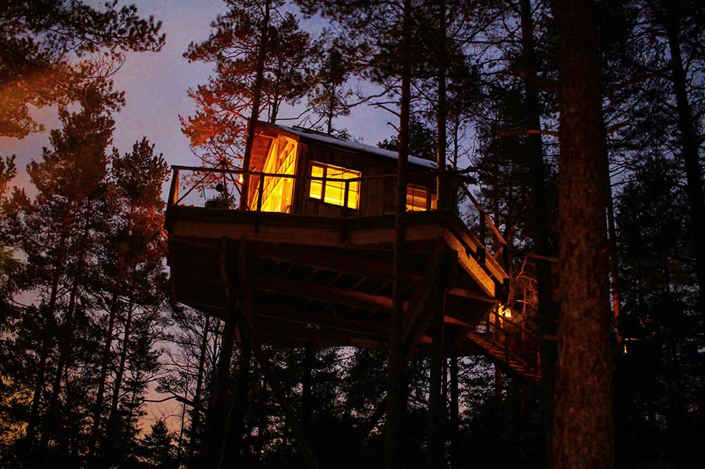 Charming Kariåsen norwegian treehut