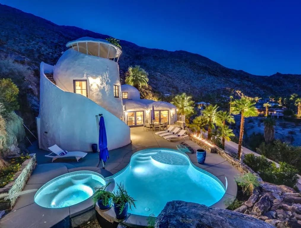 Blue Lagoon Cave Hut